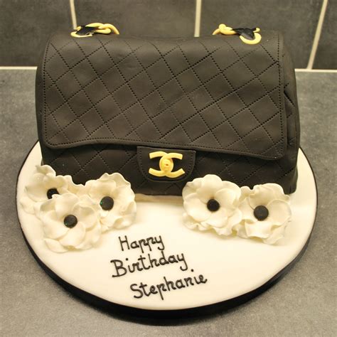 gateau chanel sac a main|Plus de 100 idées de gâteaux Chanel tendance pour la.